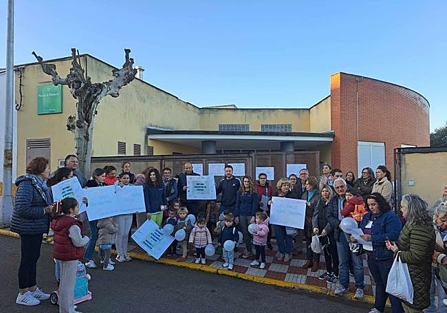Protesta este jueves a las puertas del CEIP Virgen de Piedraescrita de Campanario.