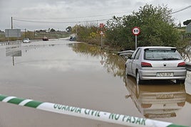 Imagen de la carretera N-523 tras la inundación de Gévora en el año 2022