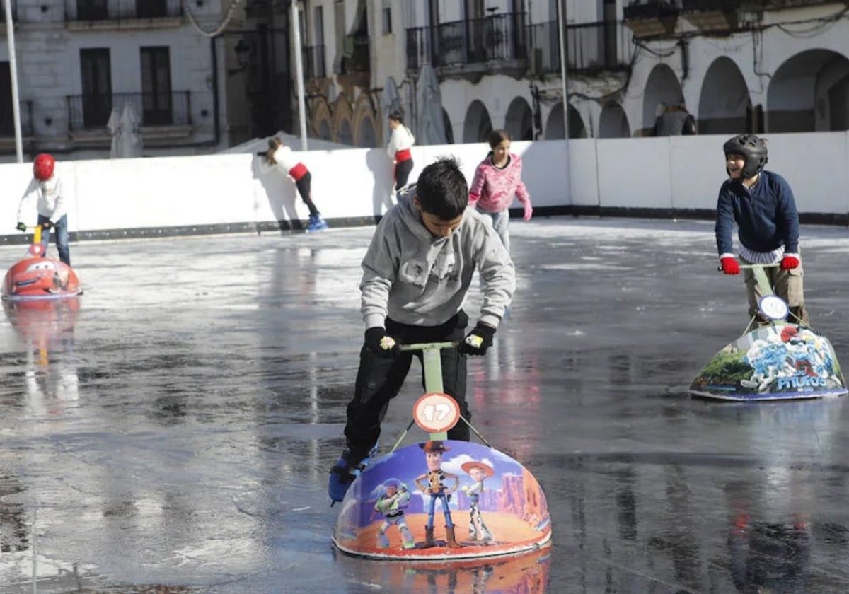 Usuario en la pista de la Plaza Mayor en una edición anterior.