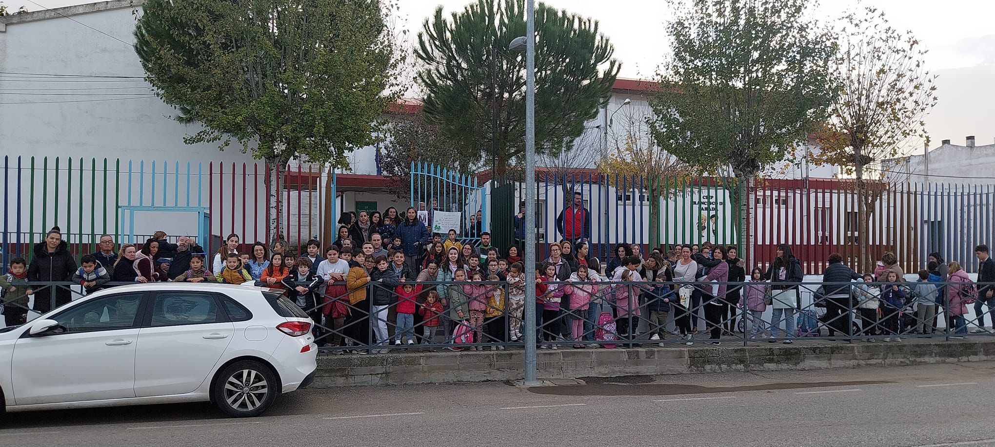 Comunidad educativa del CEIP Francisco de Parada, en Medina de las Torres.