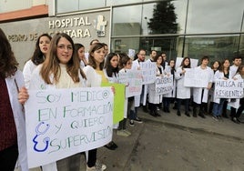 Imagen de archivo de médicos residentes que hicieron huelga en Cáceres, en 2019, ante la falta de supervisión.