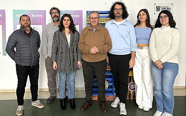 Autoridades junto a los promotorres del proyecto