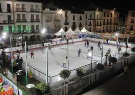 Pista de hielo en la Plaza Mayor de Cáceres.