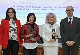 Teresa Castro y Carmen Floriano, maestras del CEIP Dulce Chacón de Cáceres, reciben la prestigiosa 'Distinción Honorífica María Antonia Fuertes'