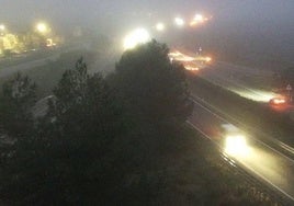 Niebla este martes en la A-5, a la la altura de Talavera la Real.