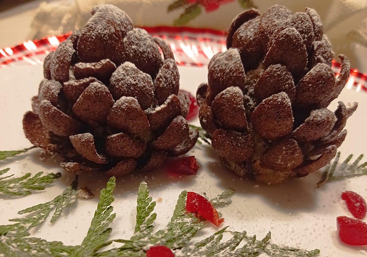 Piñas navideñas de bizcocho y chocolate | Hoy