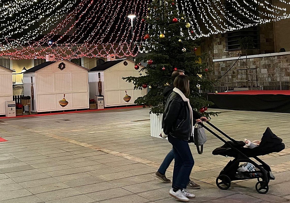Los puestos del mercado de Santa María cerrados.