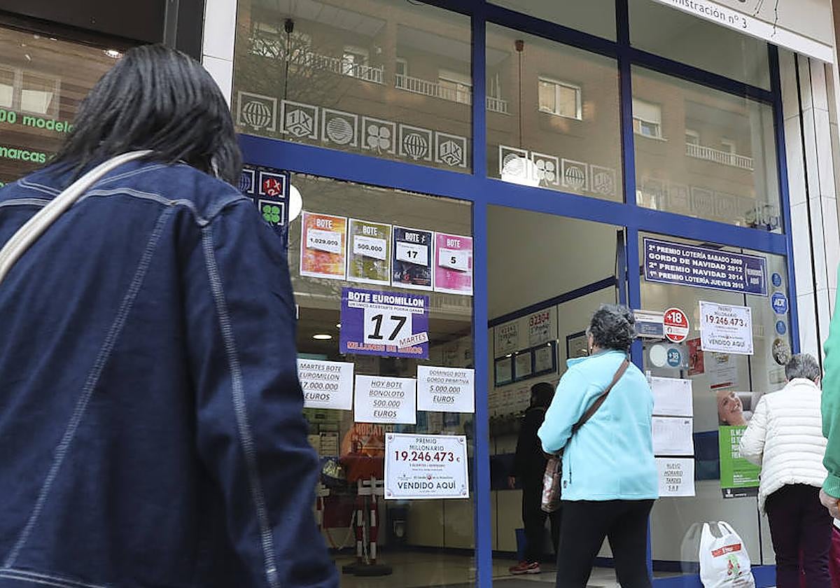 Dos acertantes ganan en Extremadura más de 41.000 euros en La Primitiva de este jueves