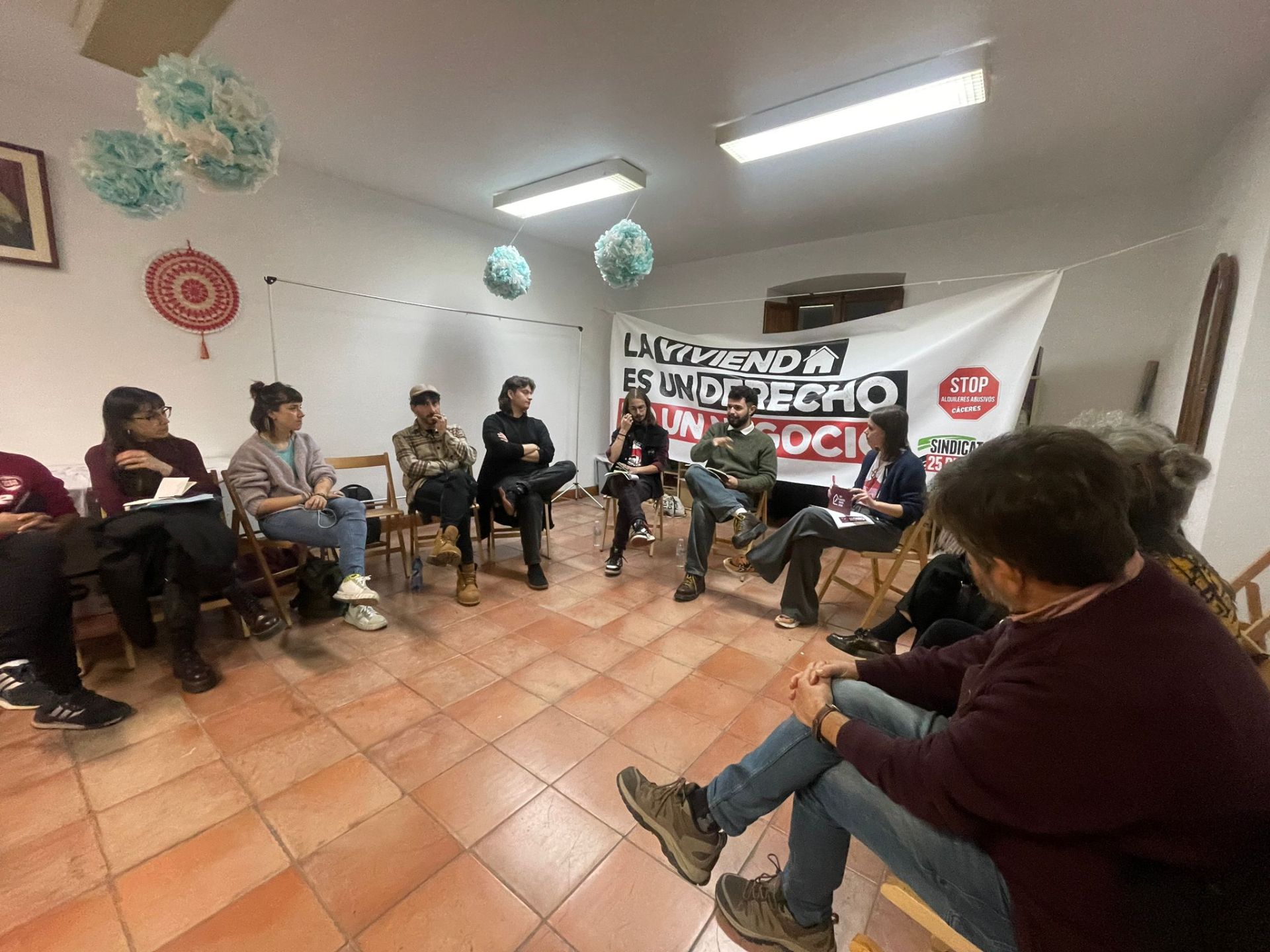 Charla sobre los alquileres abusivos en Cáceres.