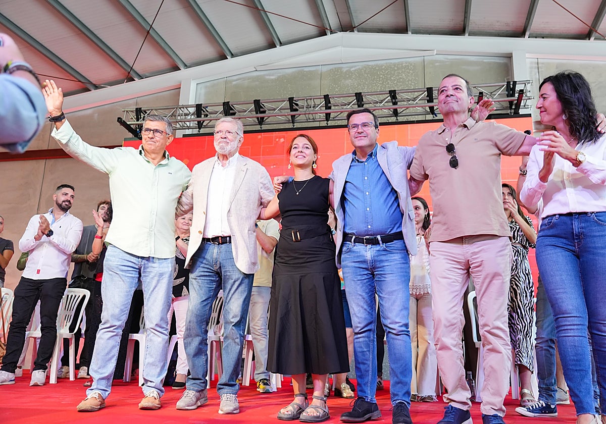 Gutiérrez y Gallardo, primera y tercero por la derecha, en el acto celebrado en septiembre en Miajadas.