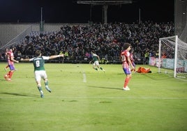 El Cacereño celebra el único gol que marcó.