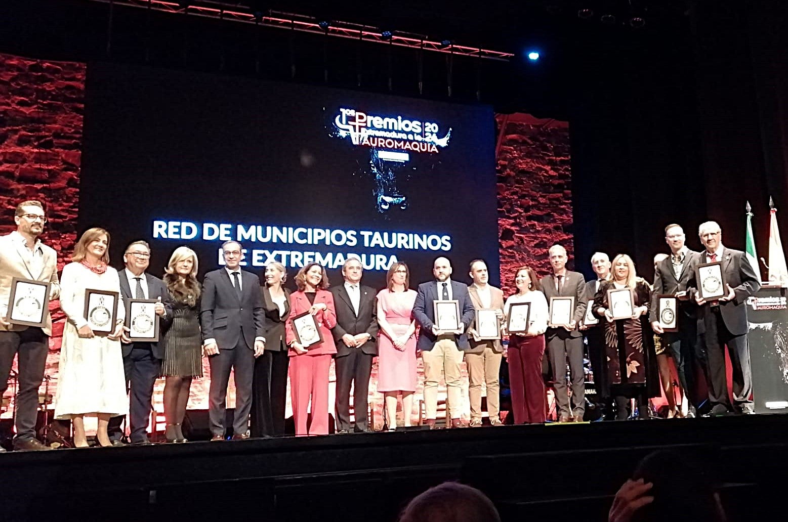 Foto final de autoridades y premiados