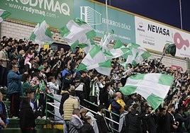 La grada del Príncipe Felipe se pobló con 10.000 gargantas que animaron sin descanso a los suyos.