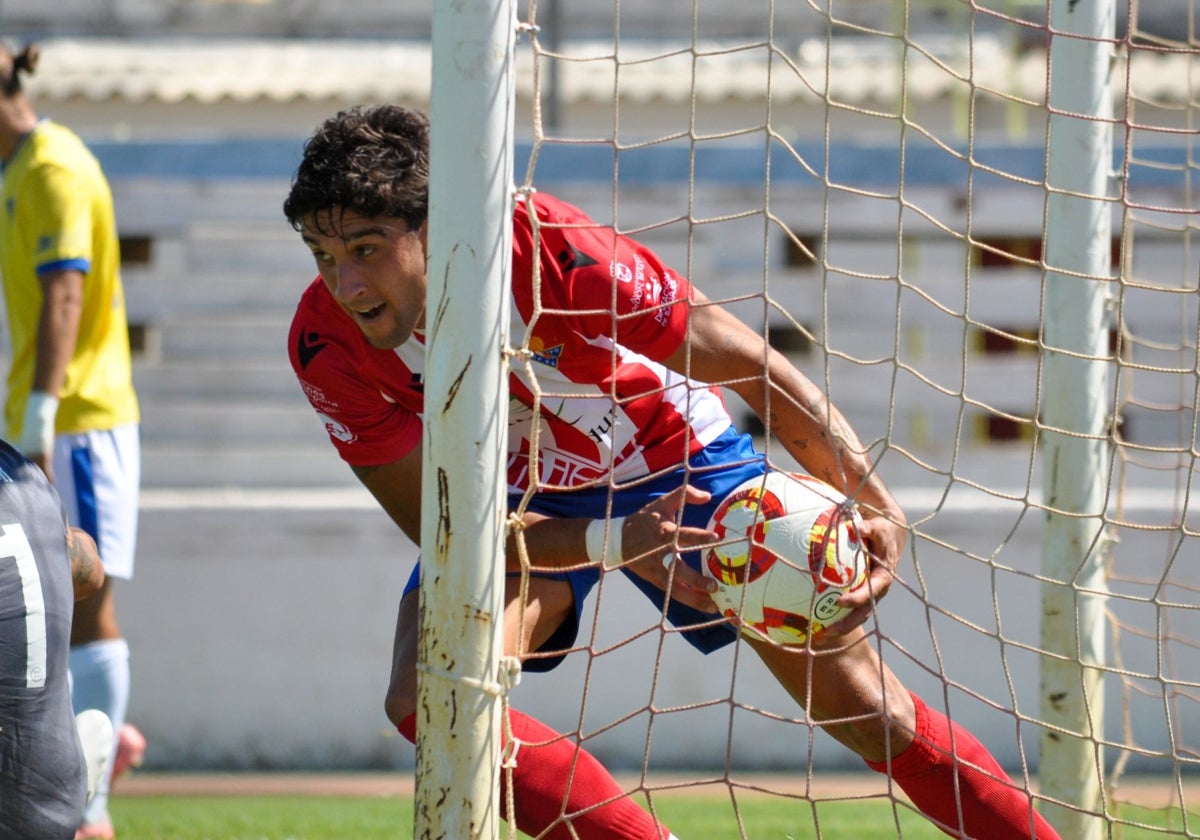 Borja Domingo recae de la lesión y no estará este domingo.