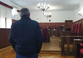 El abuelastro durante el juicio por abuso sexual que se ha celebrado en la Audiencia.