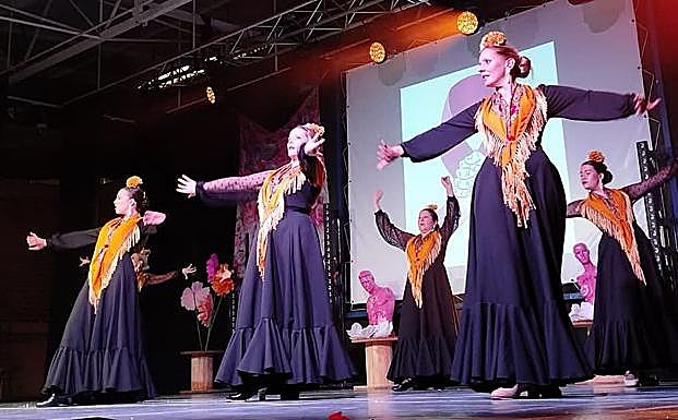 La Escuela de baile en una reciente actuación en San Vicente de Alcántara