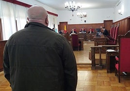 El procesado antes de conocer que el juicio iba a ser suspendido.