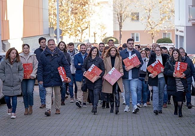 Llegada de militantes del PSOE con los avales de la candidatura de Gallardo.