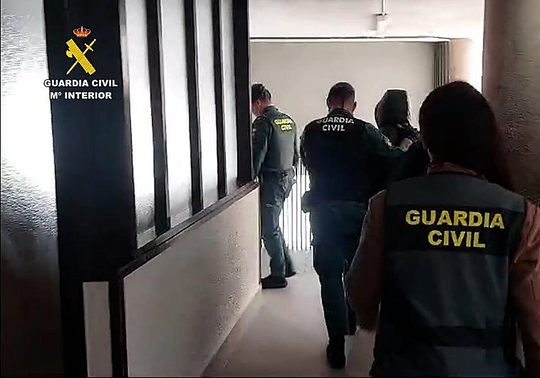 Uno de los arrestos practicados por la Guardia Civil en el marco de la operación 'House-Silex-Tetendit.