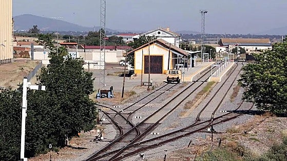 Adif licita la adaptación de las estaciones de Castuera, Campanario y Almorchón para acoger grandes trenes