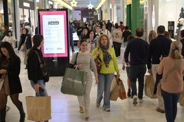Algunos centros comerciales abrirán los domingos