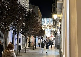 Iluminación en la calle Francisco Pizarro.