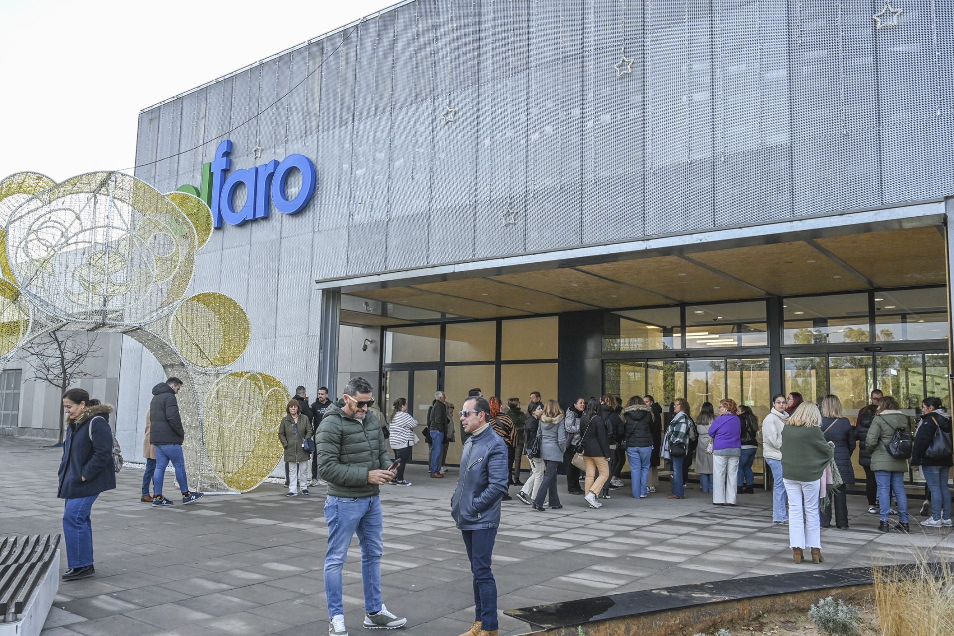 Fotos | Así ha sido la multitudinaria apertura de Lefties en El Faro