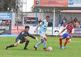 Nando Copete, en una imagen de otro partido, se ha estrenado como goleador esta temporada con el Coria en San Sebastián de los Reyes.