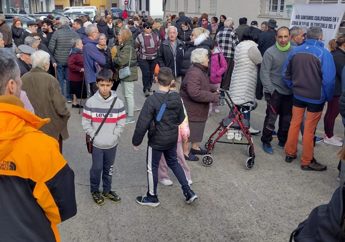 Participantes en la protesta de esta mañana en Cabezuela del Valle.