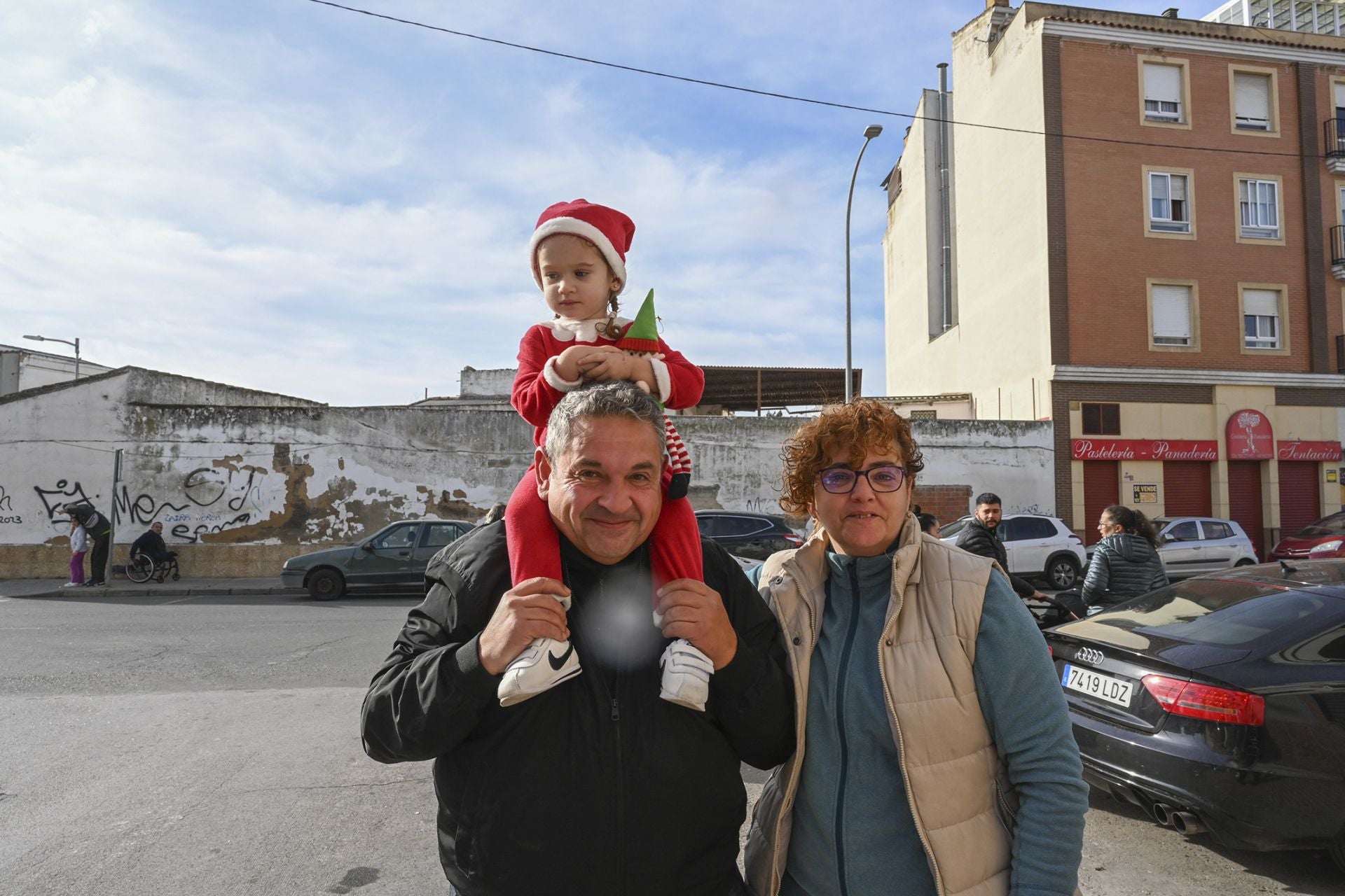 Fotos | Papá Noel llega a los barrios de Badajoz