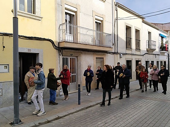 Aficionados a los villancicos realizan la primera ronda del aguinaldo previa a la Navidad