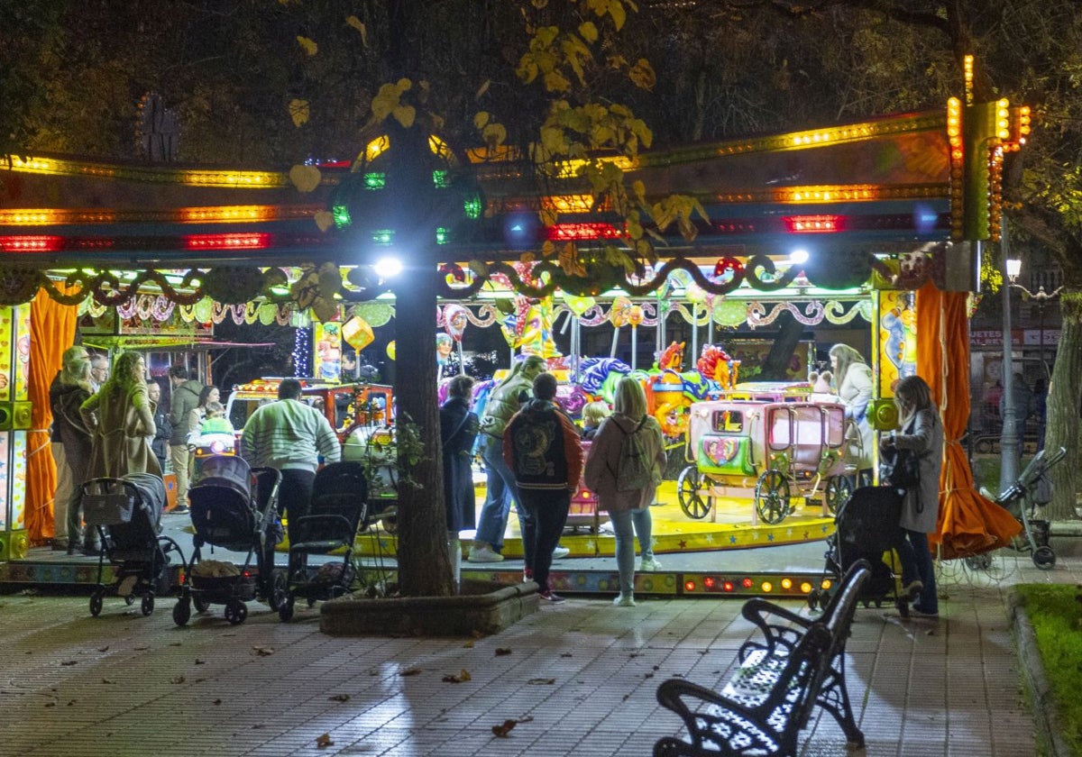 Atracciones infantiles en la parte baja de Cánovas, que fueron autorizadas por el Ayuntamiento.