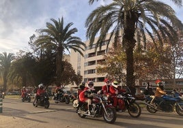 Las peñas moteras celebran la Navidad en Badajoz