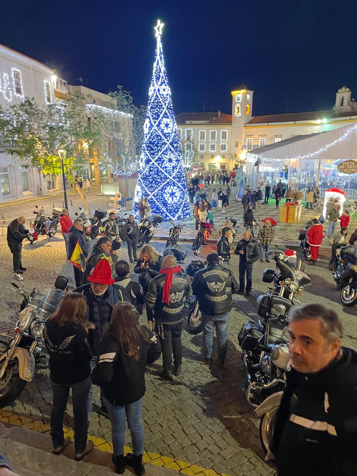 Las peñas moteras celebran la Navidad en Badajoz