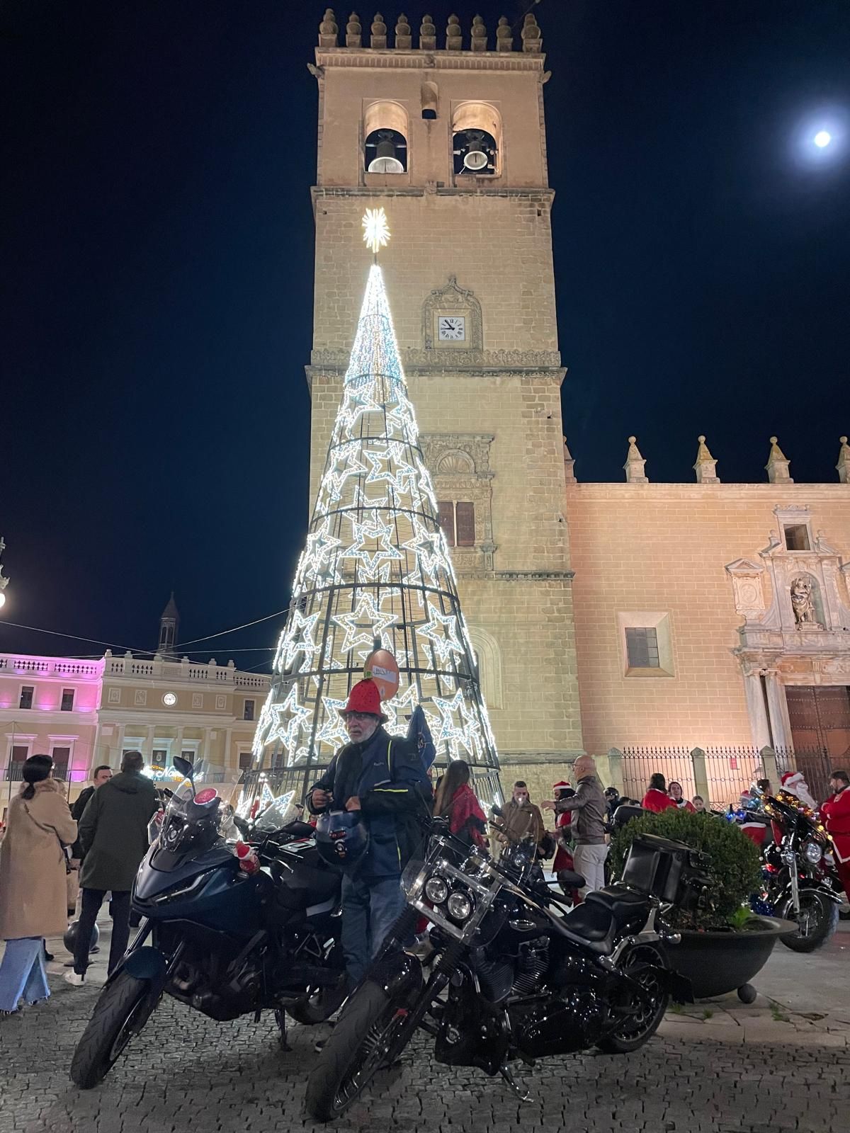 Las peñas moteras celebran la Navidad en Badajoz