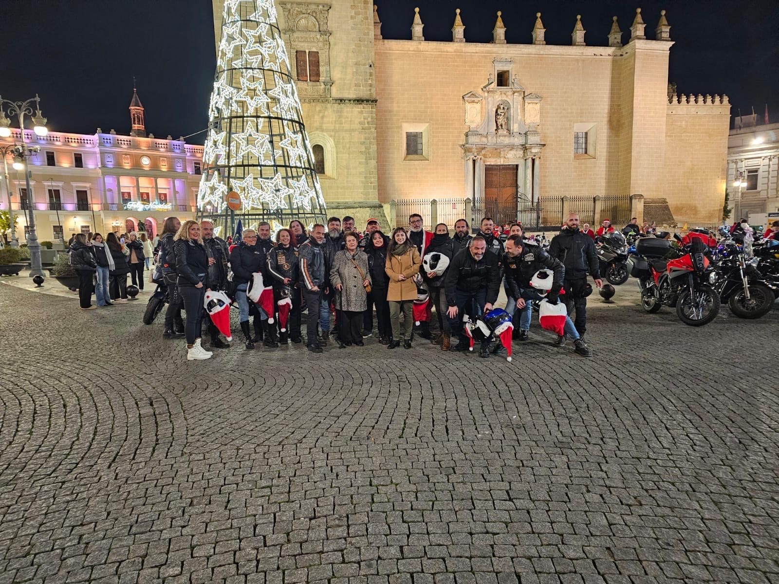 Las peñas moteras celebran la Navidad en Badajoz