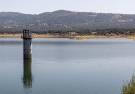 Panorámica de la presa del Jerte, en el kilómetro 4.