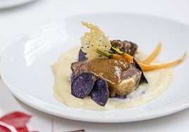 Los cocineros extremeños se atreven a cocinar la Torta del Casar