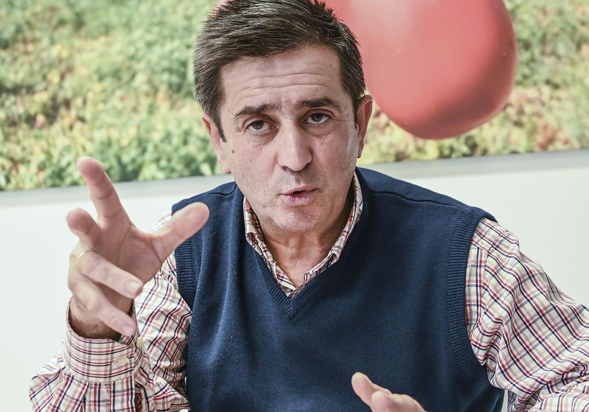 Antonio Bernabé es responsable del departamento agrícola de Conesa.