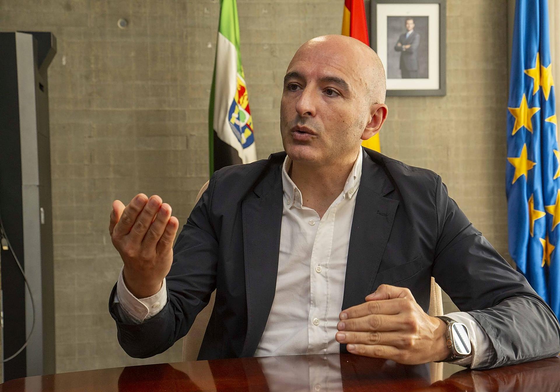 Juan Carlos Preciado, en un momento de la entrevista, en su despacho.