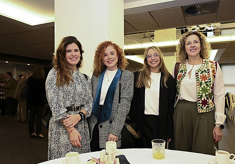 Imágenes de los asistentes a la presentación de la revista 'La transformación digital en Extremadura'