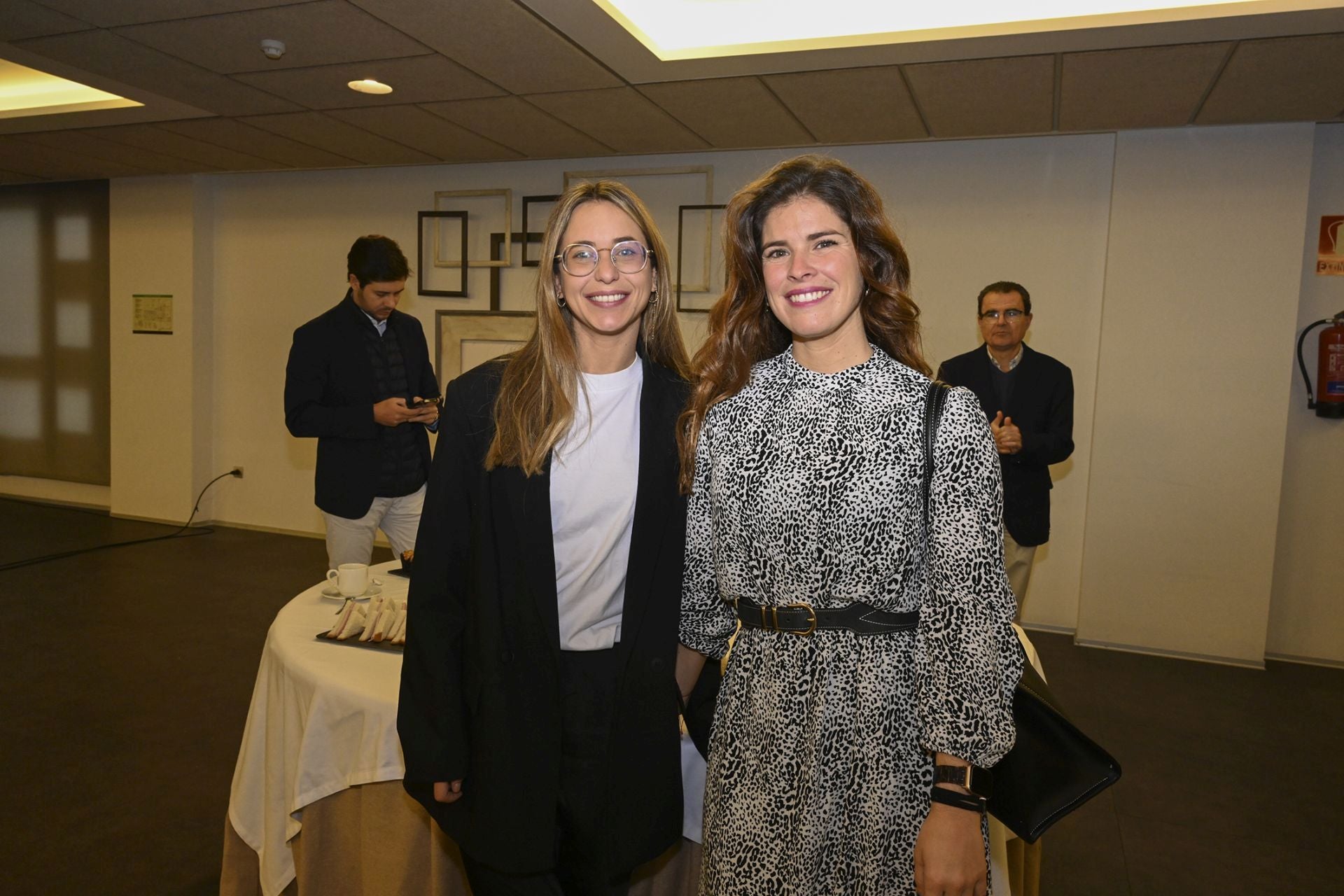 Lourdes Pocostales y Clara Jiménez.