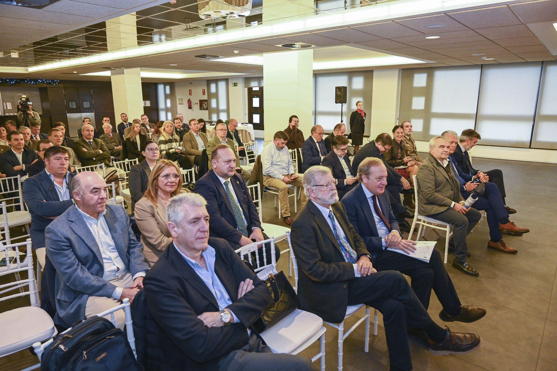 Ambiente de la presentación de la nueva revista &#039;La transformación digital de Extremadura&#039;