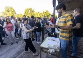 Aspirantes antes de entrar a los exámanes de la última oposición de Educación celebrada en Extremadura.