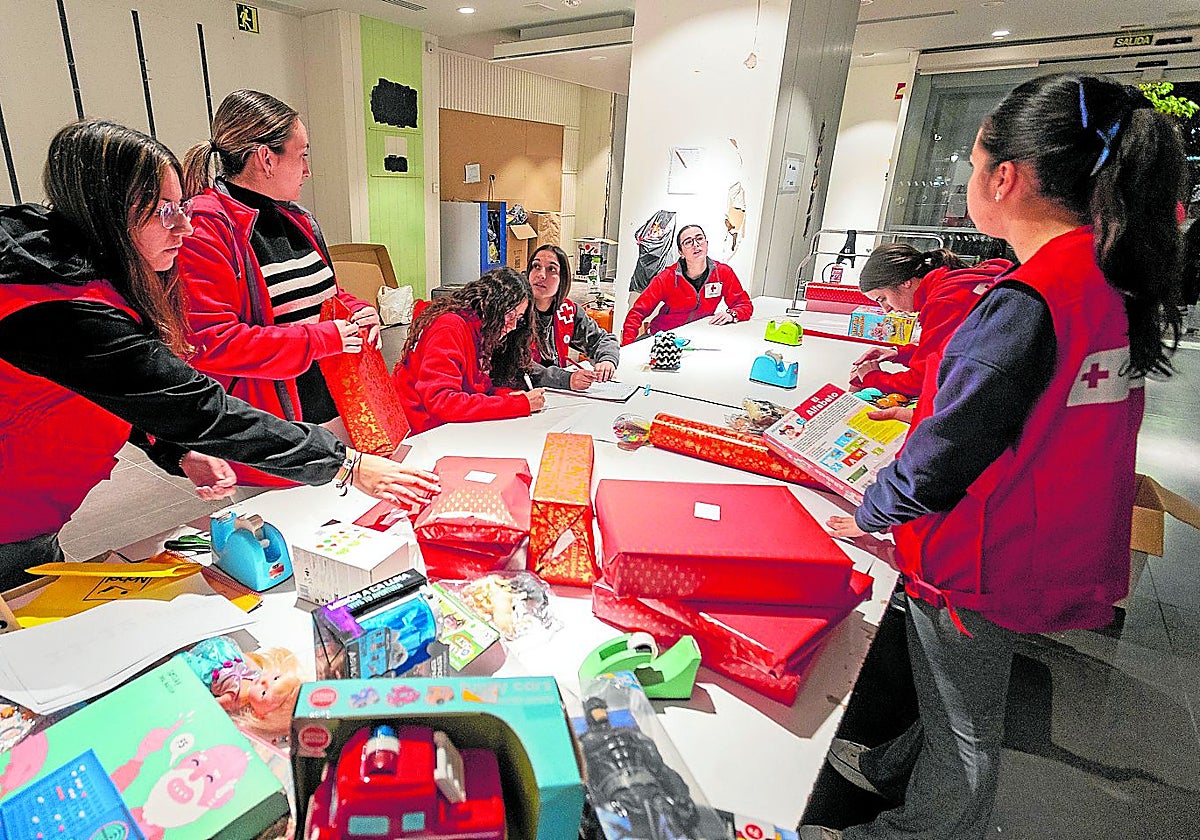 Local de Cruz Roja en el que se recogen juguetes nuevos o en buen estado.