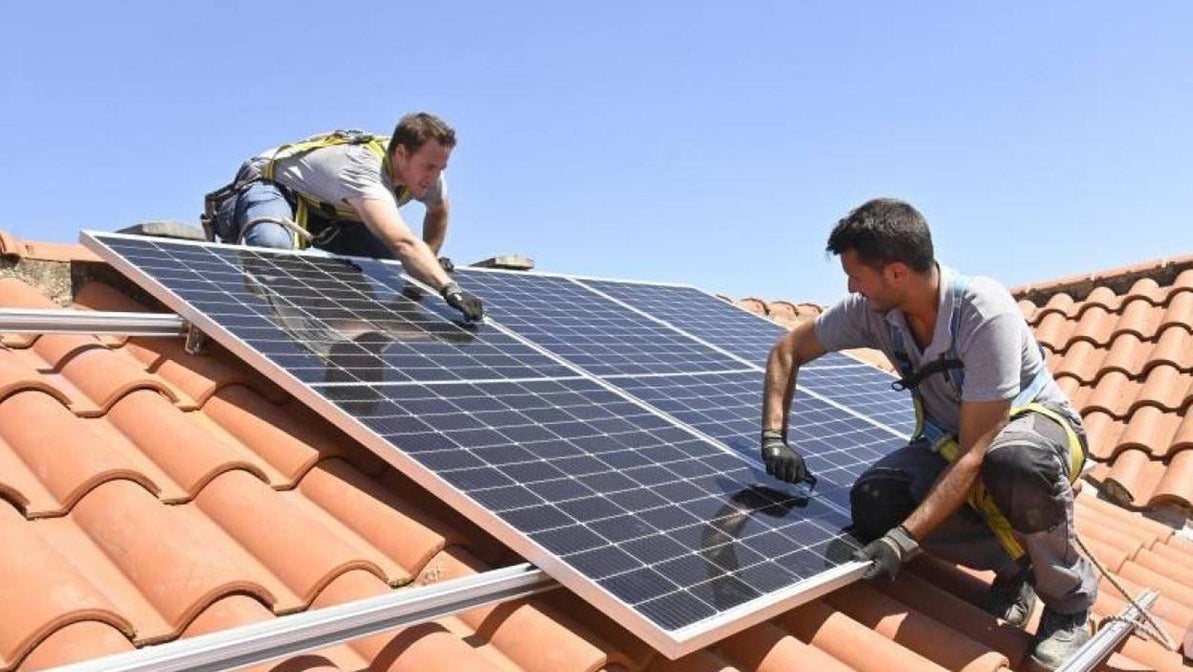 Comunidades energéticas: los vecinos que no se reúnen en un portal