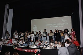 Los casareños avivan la tradición de cantar villancicos antes de la llegada de la Navidad