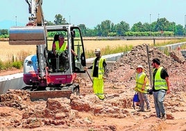 Obra en la carretera del aeropuerto de Badajoz.