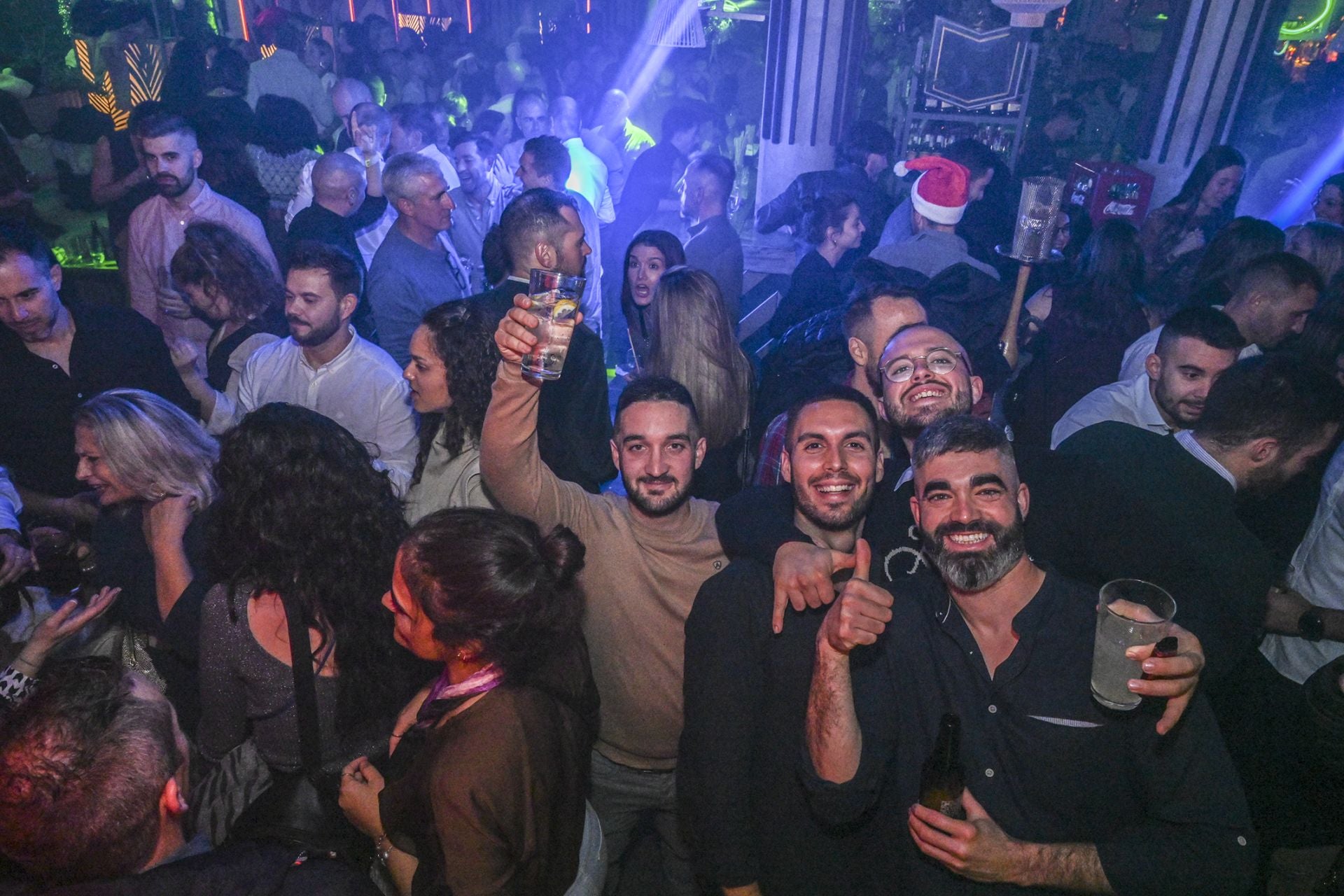 Fotos | Los bares del río de Badajoz hacen el agosto en Navidad