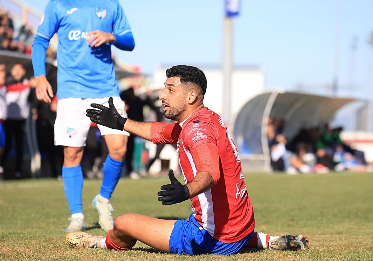 Oussama, autor del tanto del Don Benito, reclama una acción.